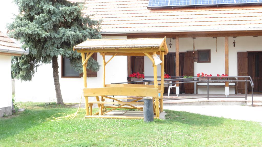 Hotel Eszter-Haz Vendeghaz Kerekegyháza Exteriér fotografie
