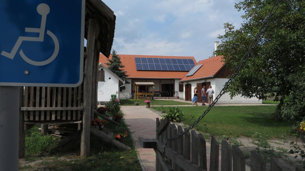 Hotel Eszter-Haz Vendeghaz Kerekegyháza Exteriér fotografie