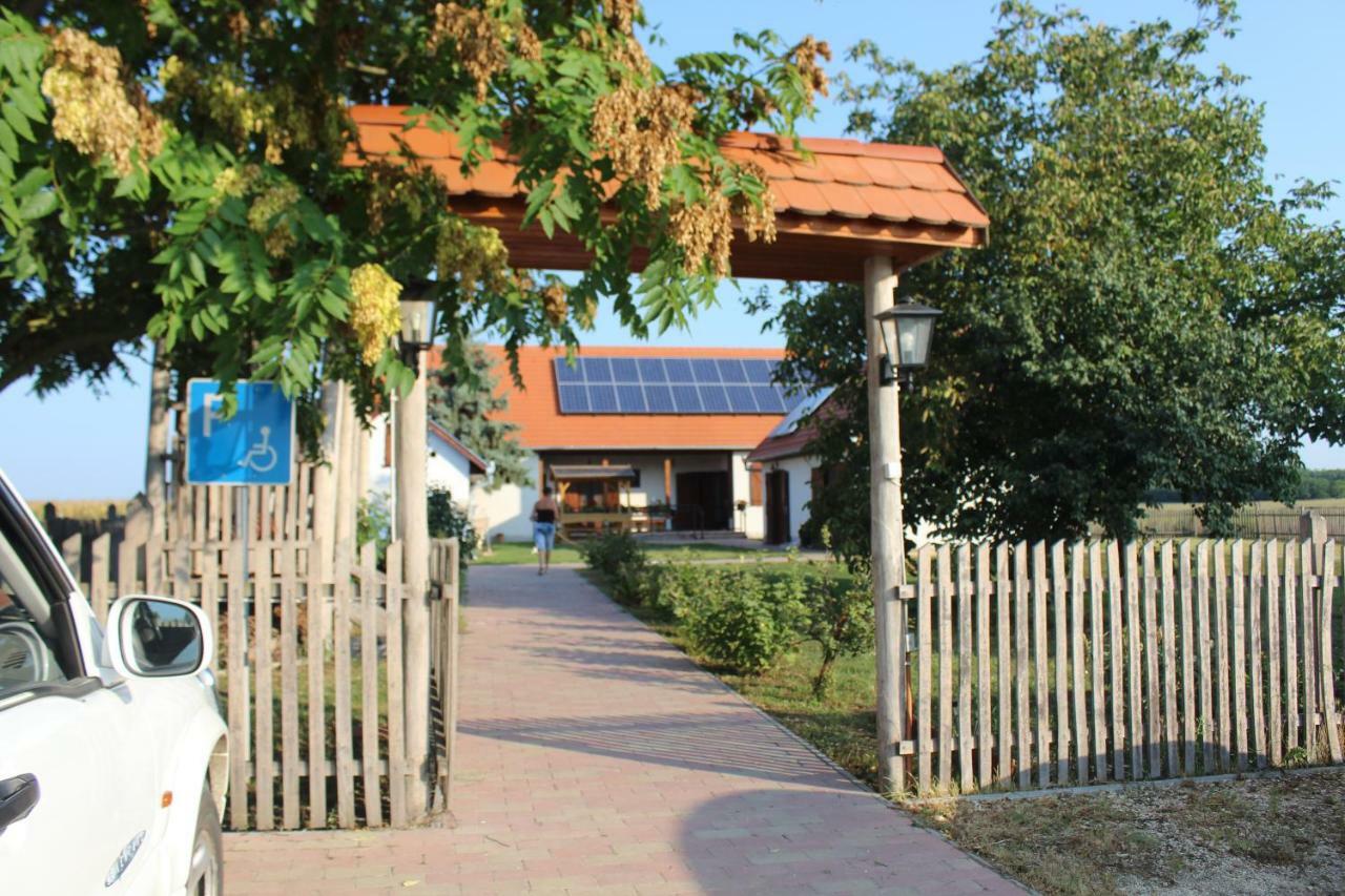 Hotel Eszter-Haz Vendeghaz Kerekegyháza Exteriér fotografie
